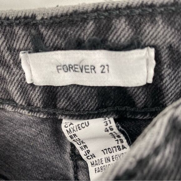 Forever 21 Women’s Black 90s Fit Jeans size 31 Lose Fit Relaxed Leg Pinch Waist - Picture 2 of 4